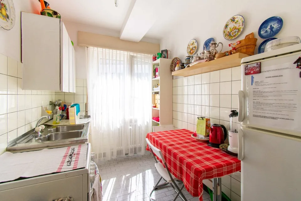 HELLES 4.5-ZIMMER-WOHNUNG MIT BALKON UND SEEBLICK