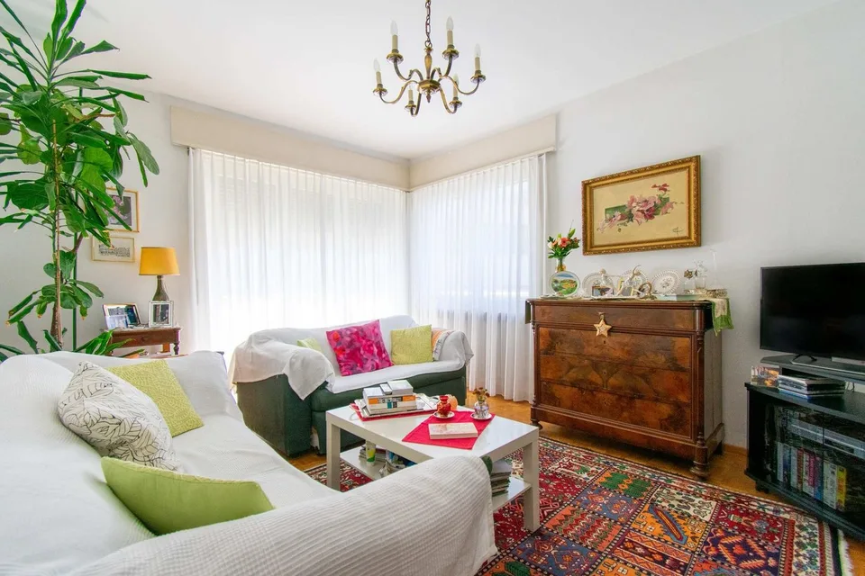 HELLES 4.5-ZIMMER-WOHNUNG MIT BALKON UND SEEBLICK