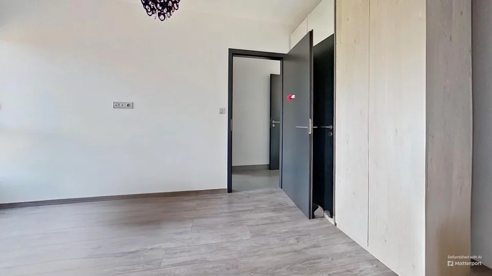 Helles Luxushaus mit Pool, Terrasse und freiem BlickEntdecken – Foto 23 von 24