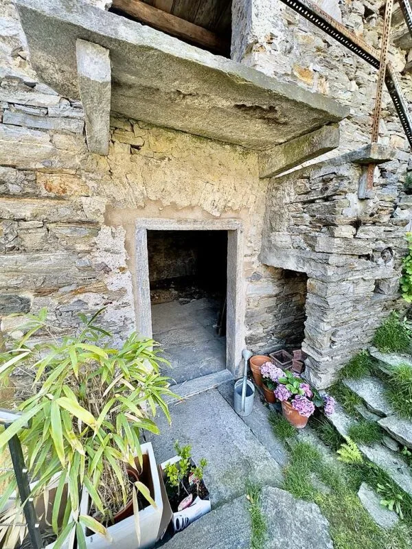 Zum renovieren Kernhaus auf 4 Etagen, mit Garten – Foto 11 von 11