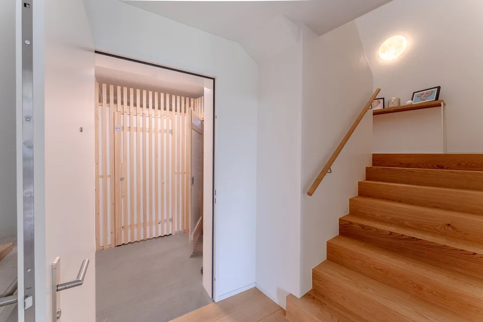 Exklusive 4½ Zimmer-Minergie-Maisonette-Wohnung an familienfreundlicher Lage mit gemütlichem Garten – Foto 12 von 21