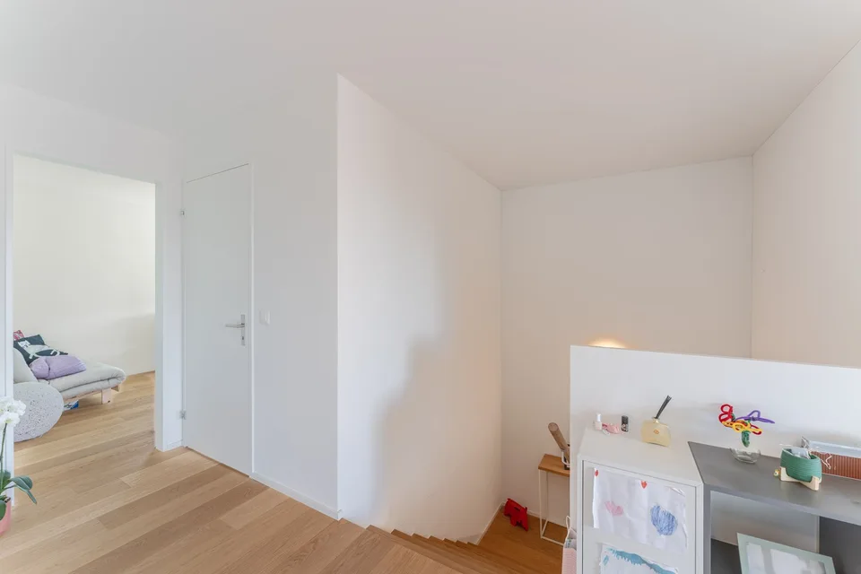 Exklusive 4½ Zimmer-Minergie-Maisonette-Wohnung an familienfreundlicher Lage mit gemütlichem Garten – Foto 10 von 21