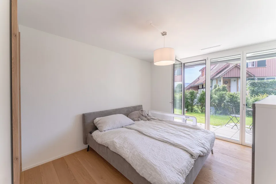 Exklusive 4½ Zimmer-Minergie-Maisonette-Wohnung an familienfreundlicher Lage mit gemütlichem Garten – Foto 13 von 21