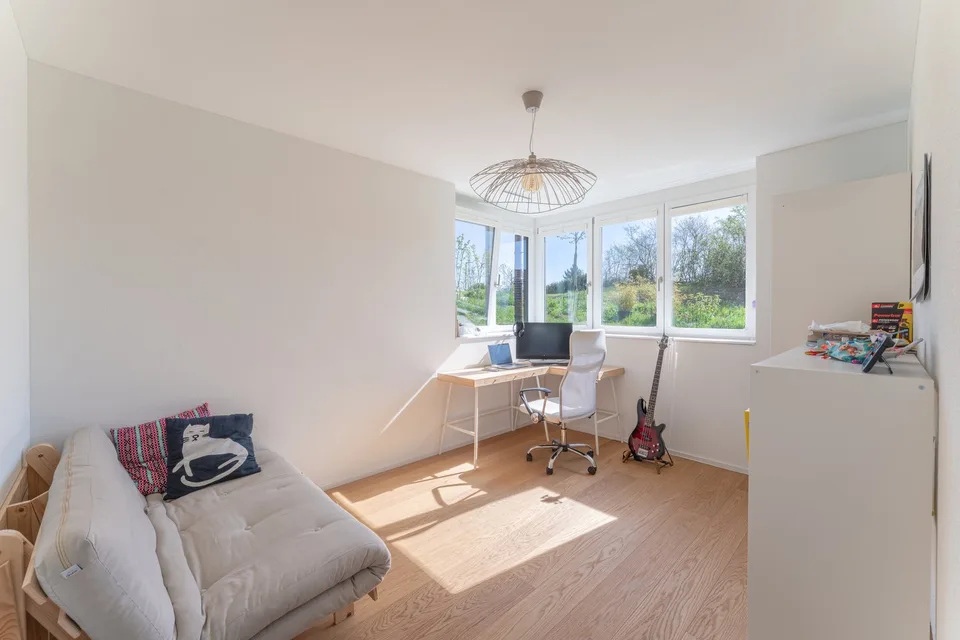 Exklusive 4½ Zimmer-Minergie-Maisonette-Wohnung an familienfreundlicher Lage mit gemütlichem Garten – Foto 9 von 21