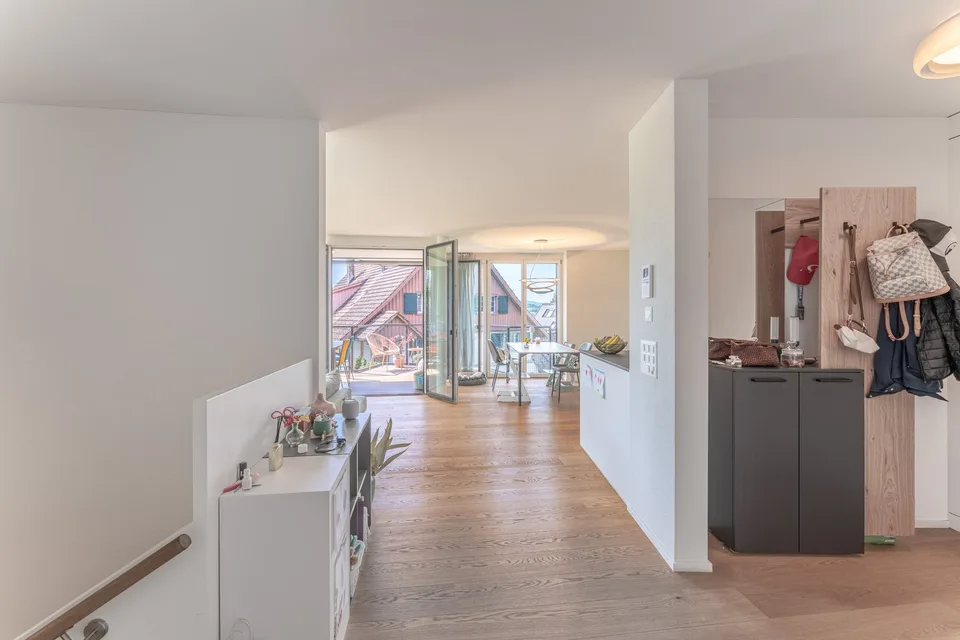 Exklusive 4½ Zimmer-Minergie-Maisonette-Wohnung an familienfreundlicher Lage mit gemütlichem Garten – Foto 7 von 21