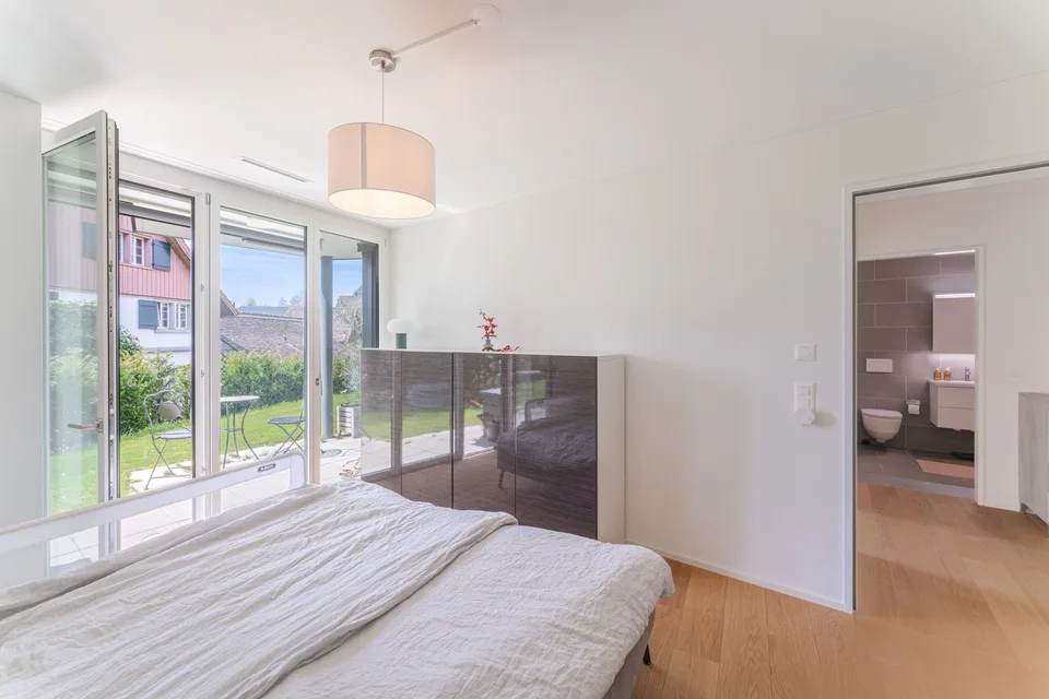 Exklusive 4½ Zimmer-Minergie-Maisonette-Wohnung an familienfreundlicher Lage mit gemütlichem Garten – Foto 14 von 21
