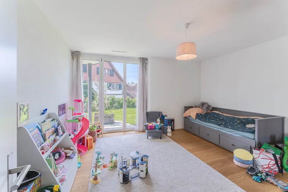 Exklusive 4½ Zimmer-Minergie-Maisonette-Wohnung an familienfreundlicher Lage mit gemütlichem Garten – Foto 15 von 21