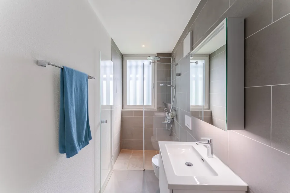 Exklusive 4½ Zimmer-Minergie-Maisonette-Wohnung an familienfreundlicher Lage mit gemütlichem Garten – Foto 17 von 21