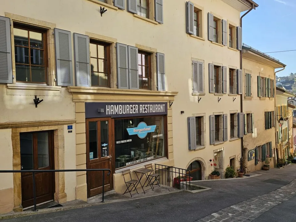 LOCAL COMMERCIAL EN PPE AVEC UN EMPLACEMENT IDÉAL