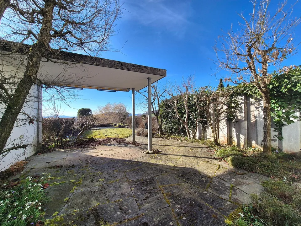 4.5-Room Row Single-Family Home with Magnificent View and Great Potential – photo 13 of 13