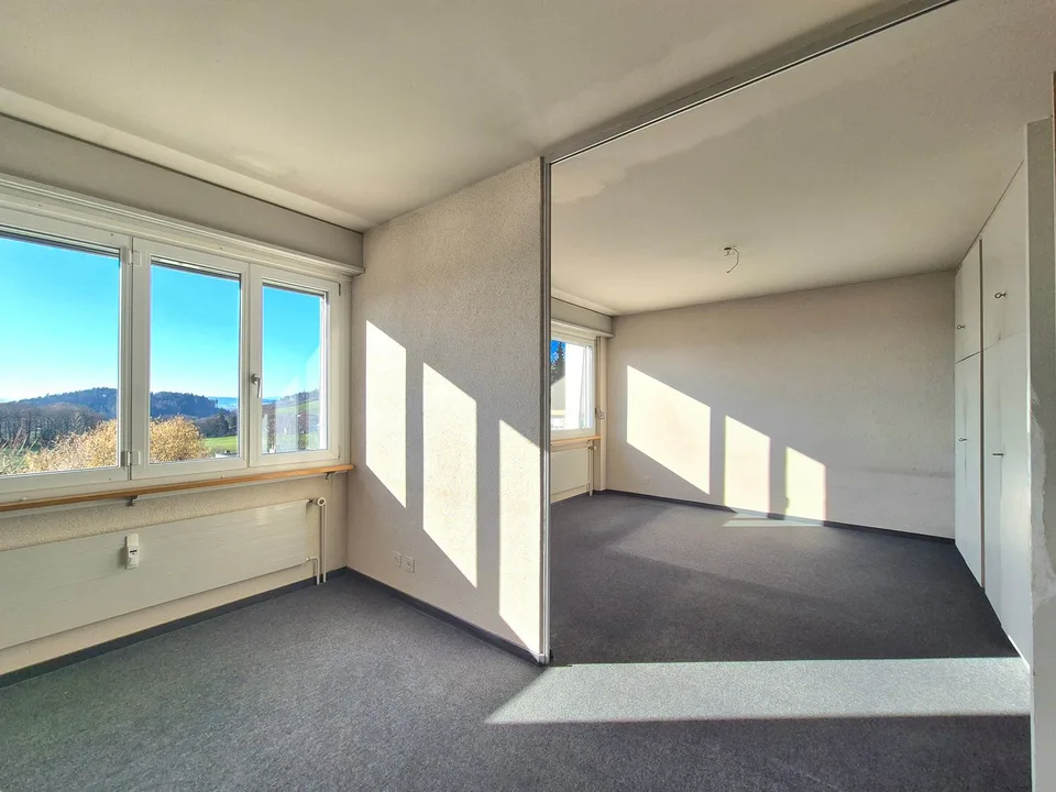 4.5-Room Row Single-Family Home with Magnificent View and Great Potential – photo 9 of 13