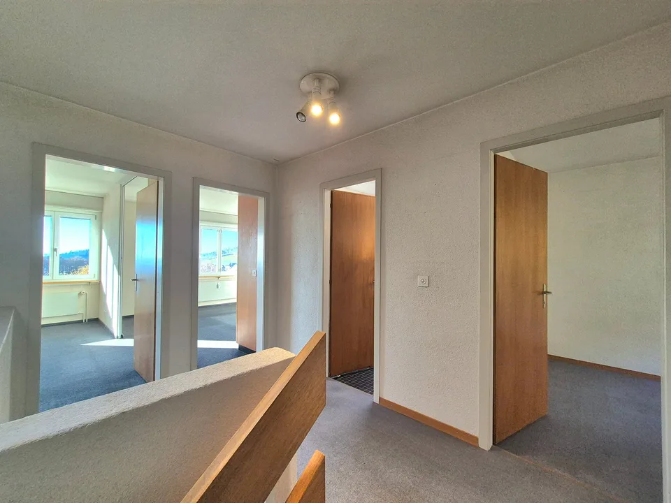 4.5-Room Row Single-Family Home with Magnificent View and Great Potential – photo 8 of 13