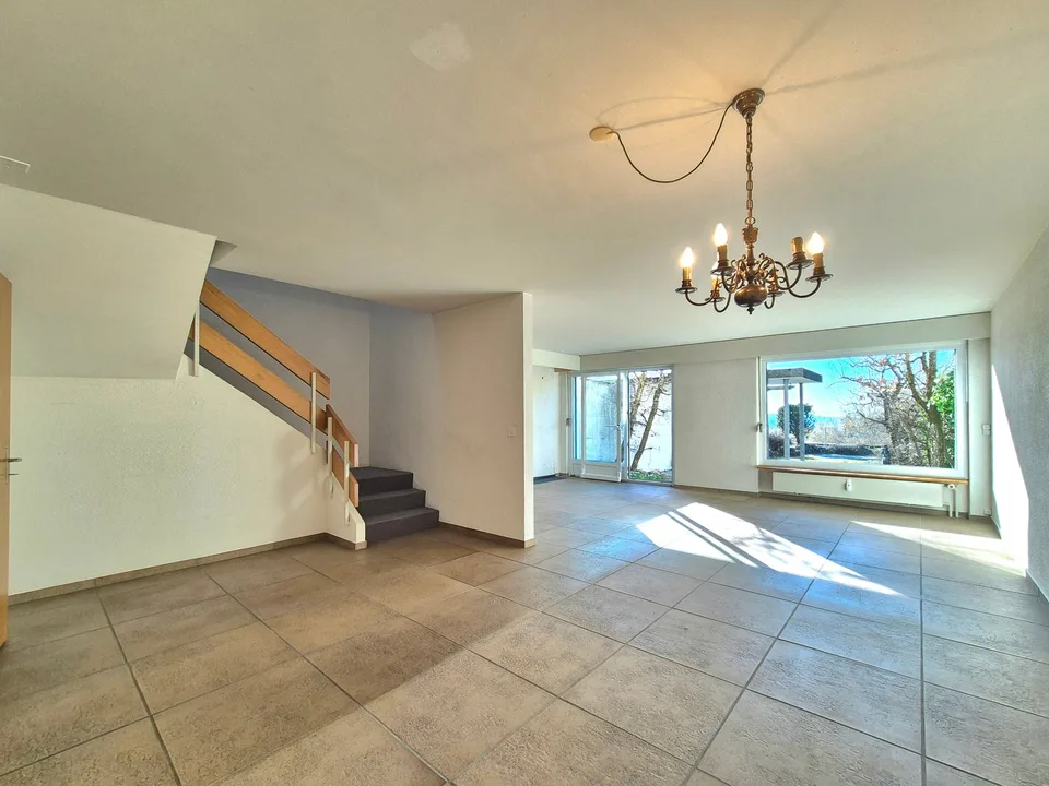 4.5-Room Row Single-Family Home with Magnificent View and Great Potential – photo 6 of 13