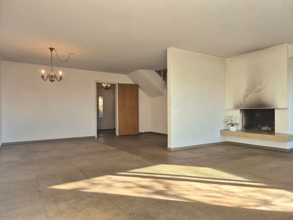 4.5-Room Row Single-Family Home with Magnificent View and Great Potential – photo 7 of 13