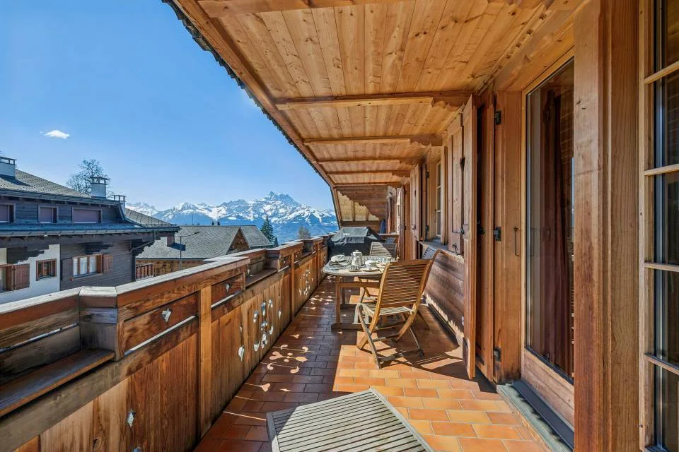 Villars, bevorzugte Lage 3,5p mit Charme, großem Balkon, schön – Foto 9 von 13