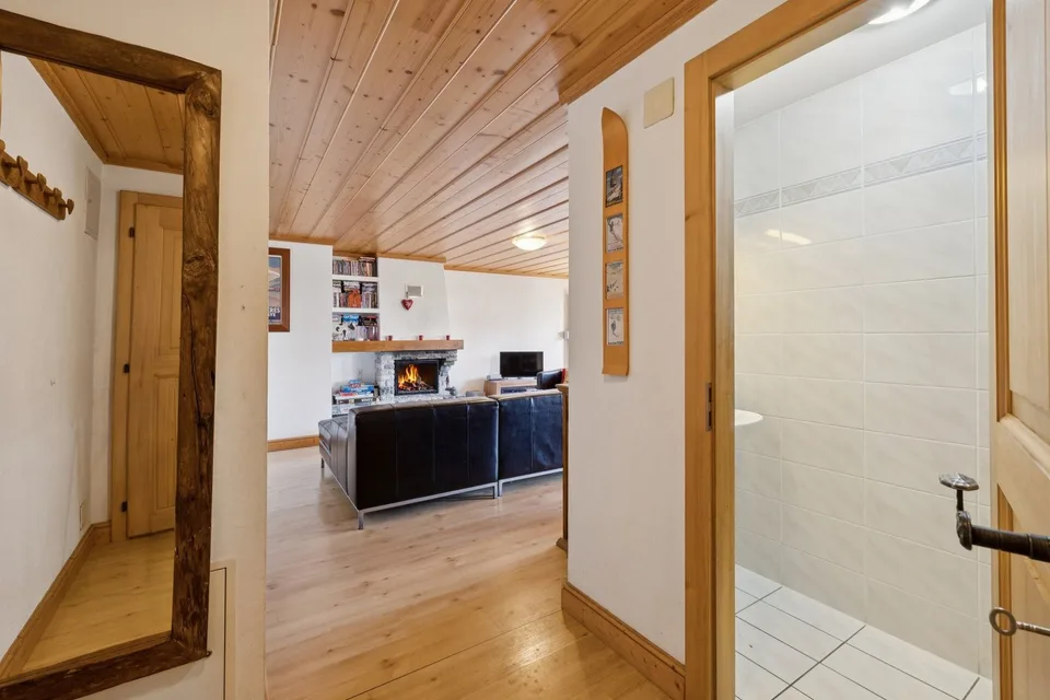 Villars, bevorzugte Lage 3,5p mit Charme, großem Balkon, schön – Foto 12 von 13