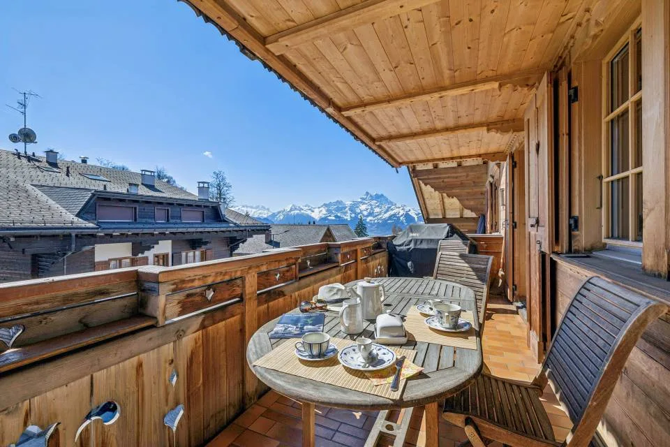 Villars, bevorzugte Lage 3,5p mit Charme, großem Balkon, schön – Foto 8 von 13