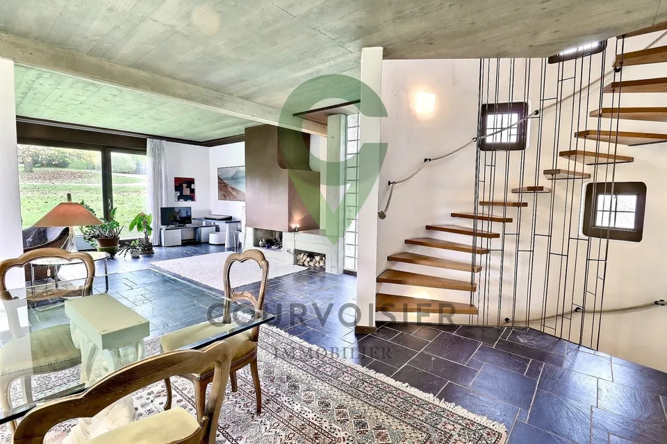 Maison d'architecte avec cachet et potentiel - à rafraîchir