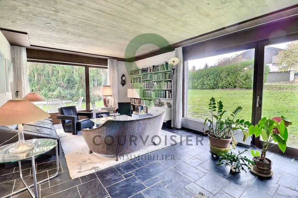 Maison d'architecte avec cachet et potentiel - à rafraîchir