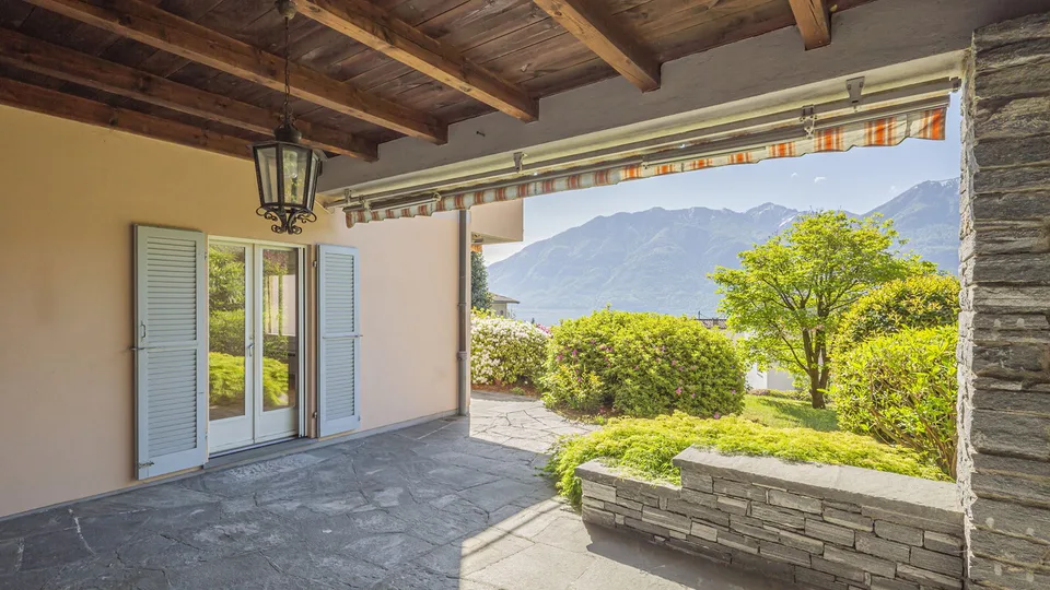 Casa bifamiliare con giardino e vista | Zweifamilienhaus mit Garten un