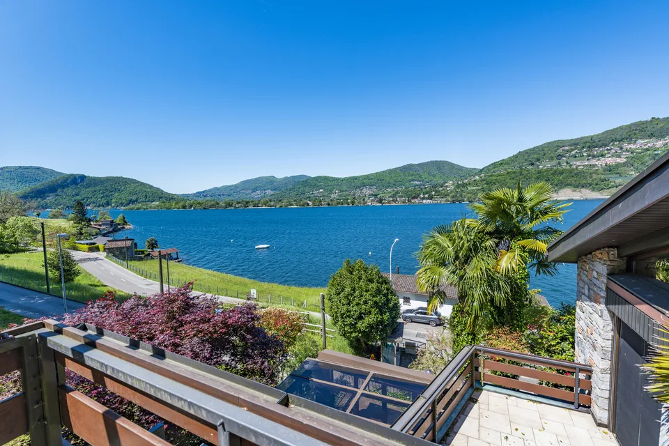 Incantevole villa con affaccio panoramico sul lago