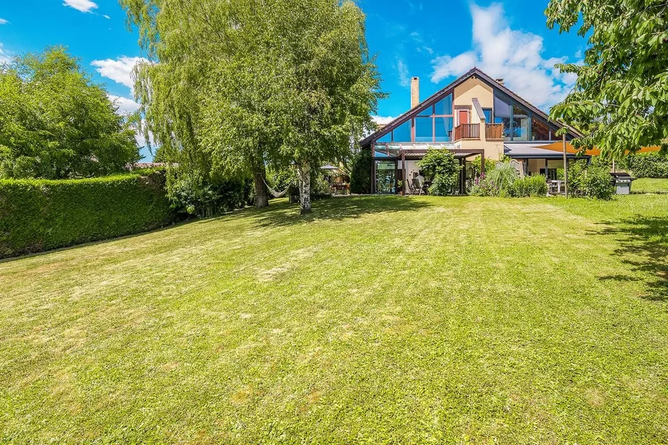 Réservé - Villa Jumelle avec Jardin de Charme à Jouxtens-Mézery