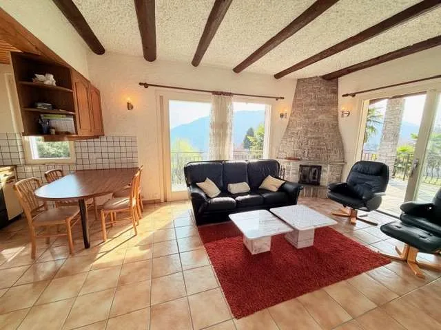 Une maison unifamiliale très soignée dans un emplacement calme et ensoleillé