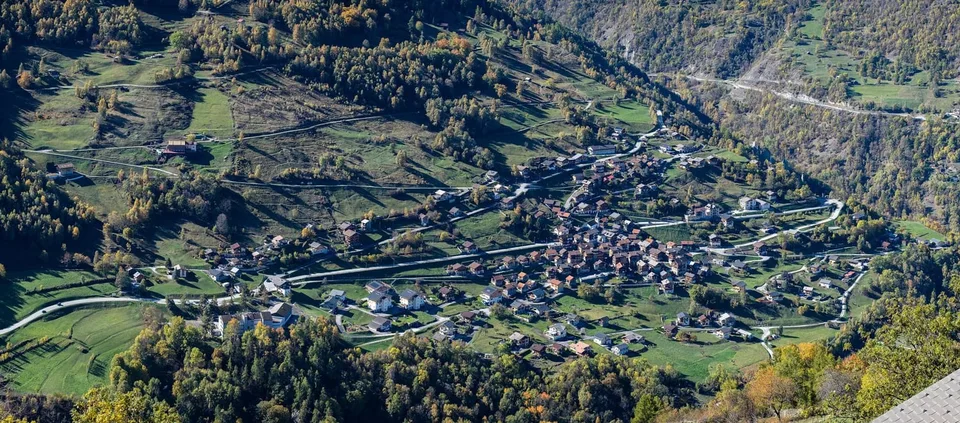 Terrain libre de mandat à vendre pour 2 chalets