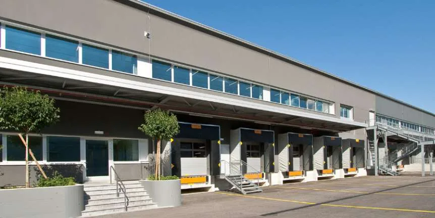 Vente d'un grand espace logistique/laboratoire/production - Contone