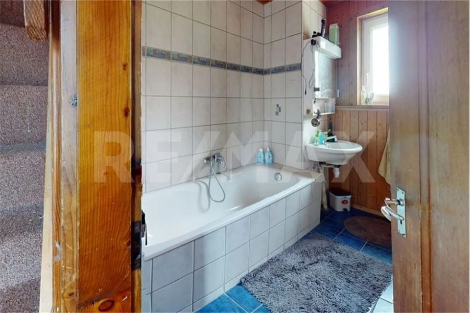 Freistehendes Einfamilienhaus zu verkaufen – Foto 10 von 13