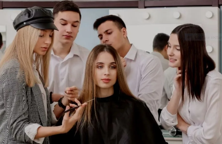 GRANDE ECOLE-SALON DE COIFFURE - EMPLACEMENT IDÉAL