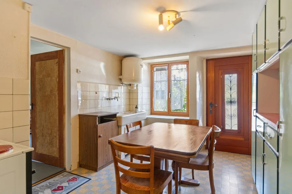 Grande casa con 2 appartamenti a Courtemaîche