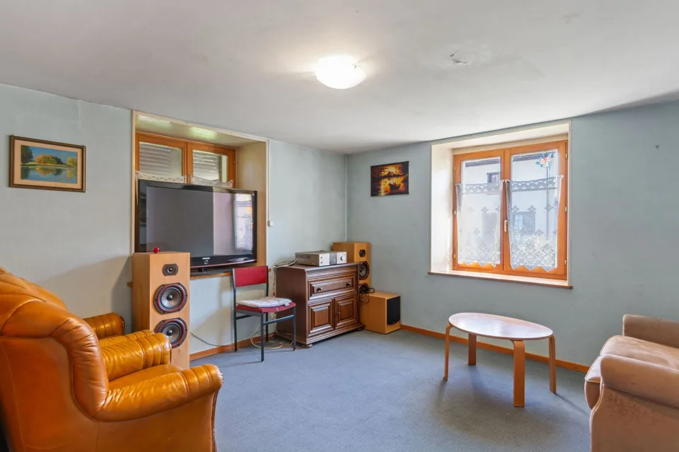 Grande casa con 2 appartamenti a Courtemaîche