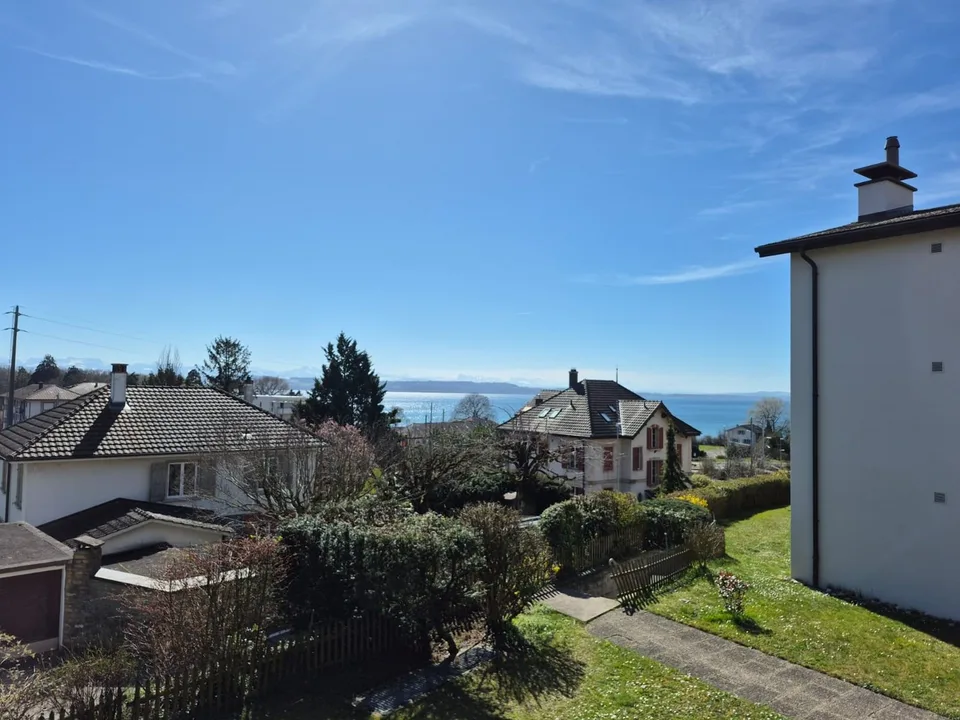 Appartement de 161 m² avec vue lac – volumes et potentiel à St-Blaise