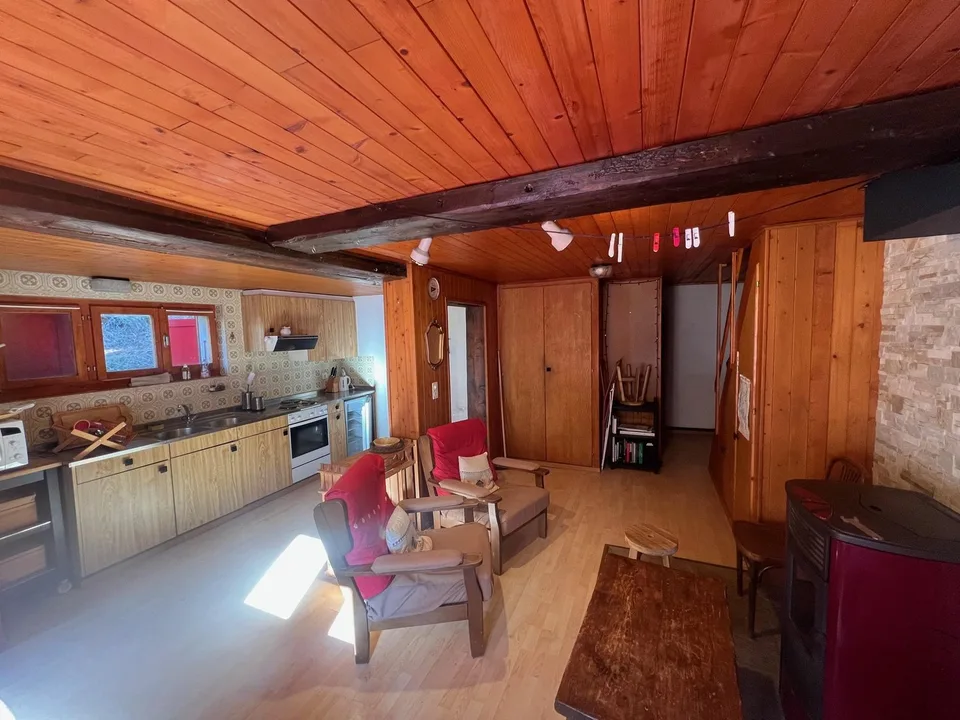 Occasione da non perdere a La Tzoumaz, chalet a schiera di 4 locali in zona tranquilla