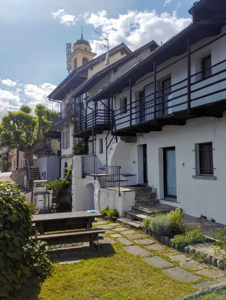 BRIONE SOPRA MINUSIO - Tipica Casa Ticinese con stupenda vista lago