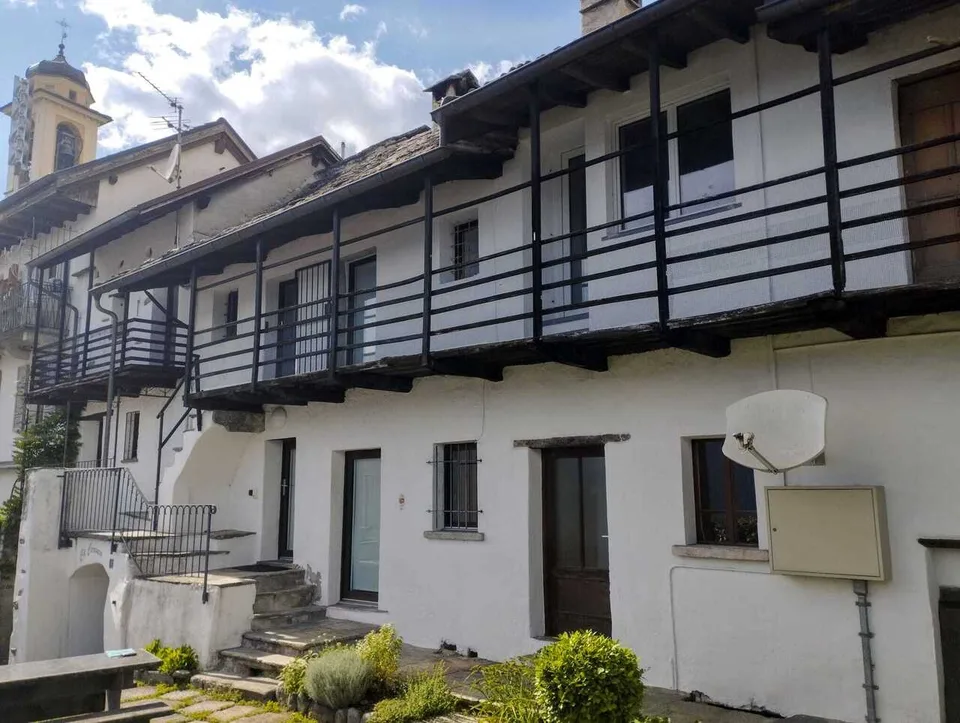 BRIONE SOPRA MINUSIO - Tipica Casa Ticinese con stupenda vista lago