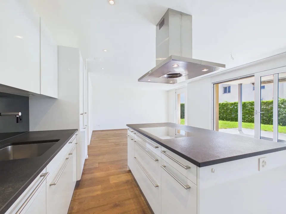 Moderne Gartenwohnung mit hoher Wohnqualität