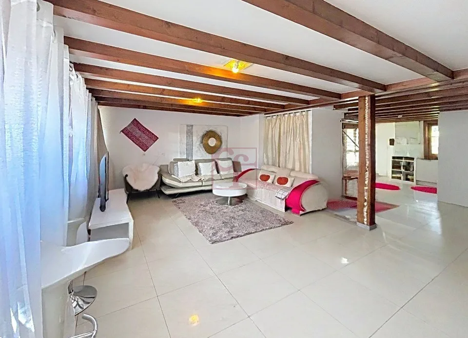Sorens - Casa ristrutturata con 2 appartamenti e 1 locale commerciale