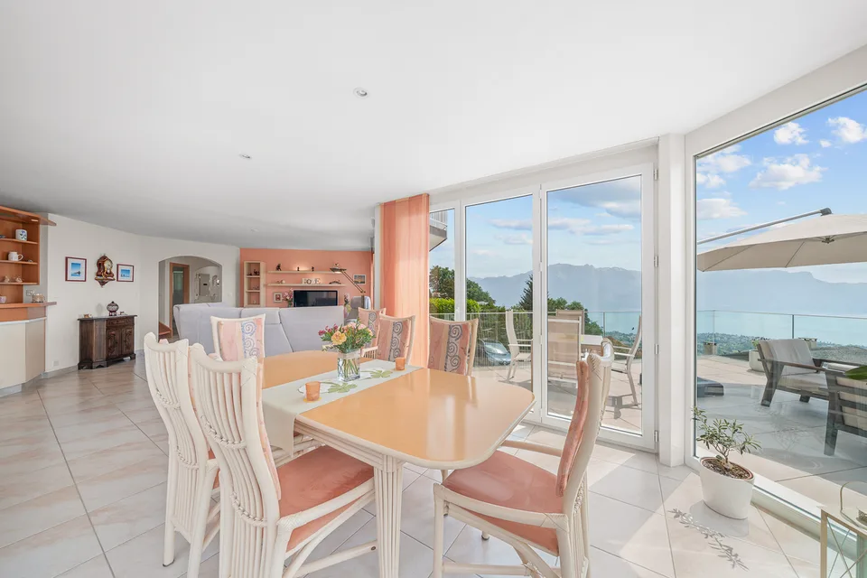 Villa d'architecte - un havre de paix dominant le lac Léman