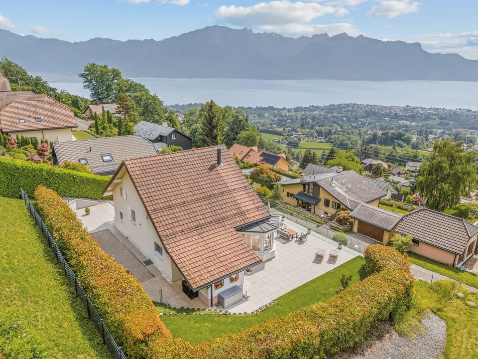 Villa d'architecte - un havre de paix dominant le lac Léman