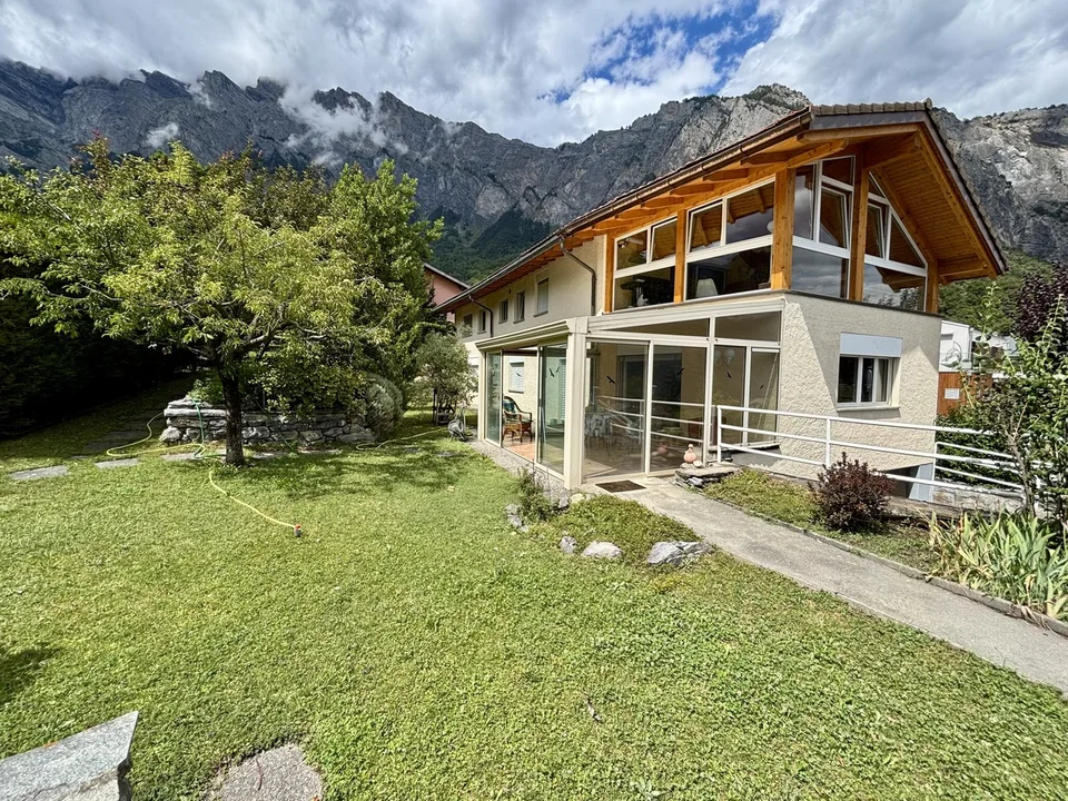 6005M. Chamoson. Grande villa de caractère au coeur de Chamoson