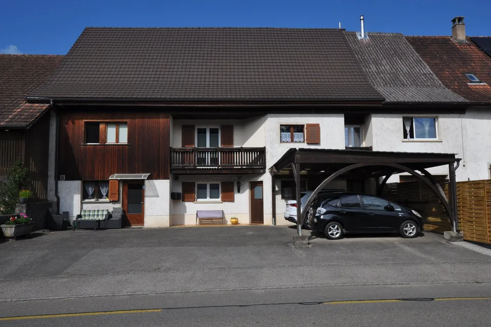 Jolie propriété, composée de deux logements, située à Courtemaîche