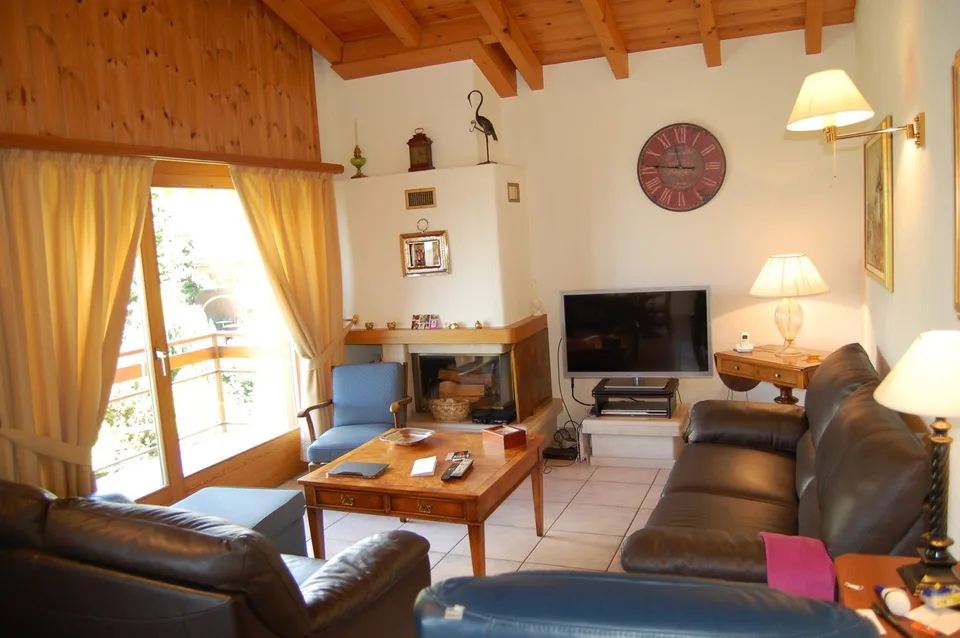 Chalet de caractère 6.5 pièces à Crans – Vue imprenable et cadre alpin exceptionnel