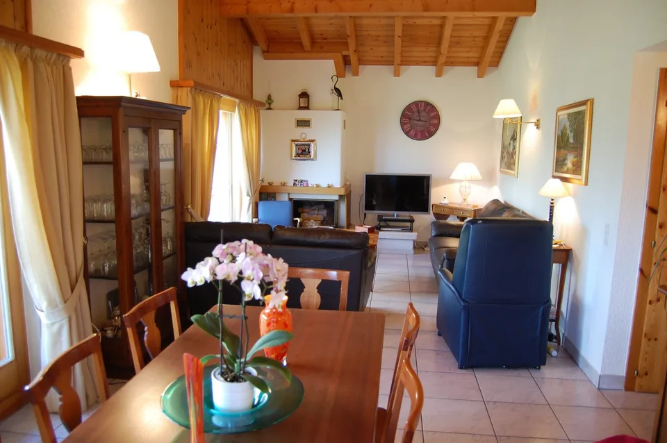 Chalet de caractère 6.5 pièces à Crans – Vue imprenable et cadre alpin exceptionnel