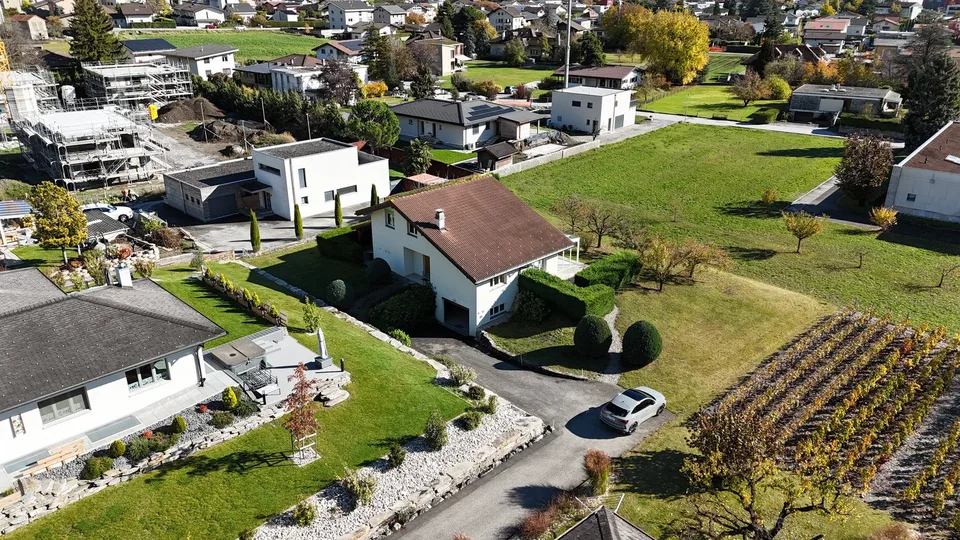 Magnifica villa individuale con vista panoramica sulle montagne a Conthey