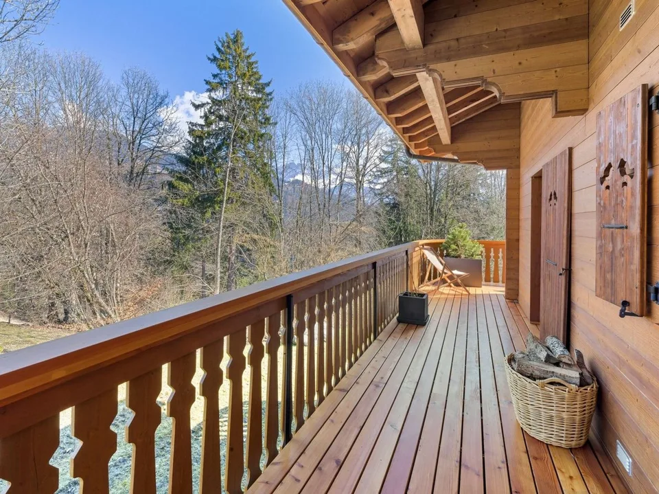 Chic & Gemütlich 4.5-Zimmer-Wohnung mit Kamin, Balkonen, Aussicht, Spa, 2 Parkplätzen – Foto 10 von 13