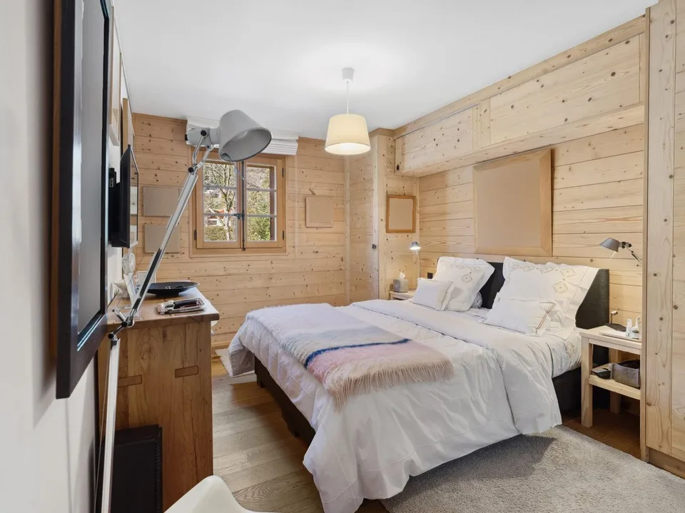 Chic & Gemütlich 4.5-Zimmer-Wohnung mit Kamin, Balkonen, Aussicht, Spa, 2 Parkplätzen – Foto 13 von 13