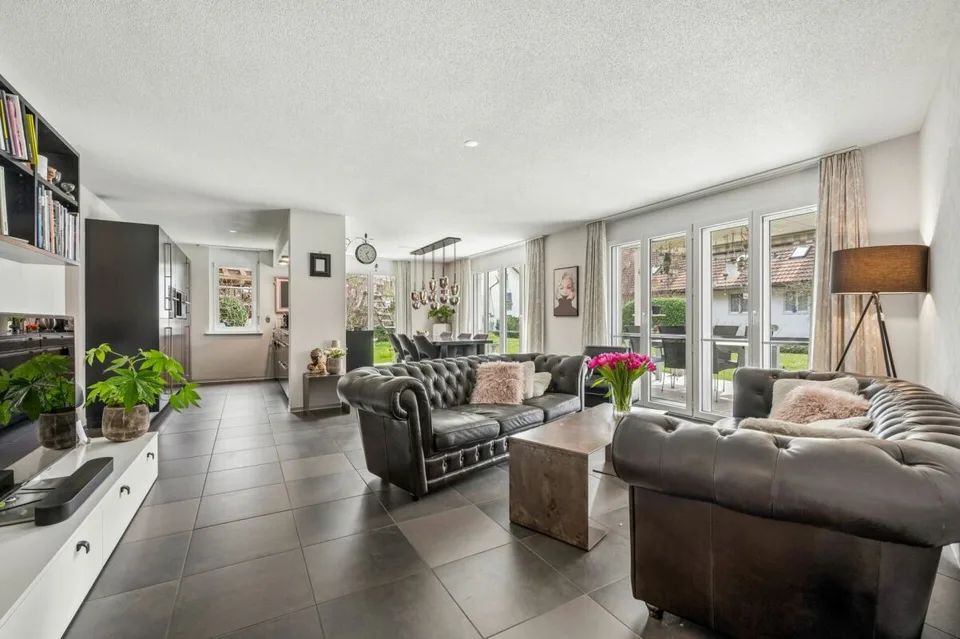 Appartement de jardin modernisé de 4,5 pièces avec disposition de pièces flexible