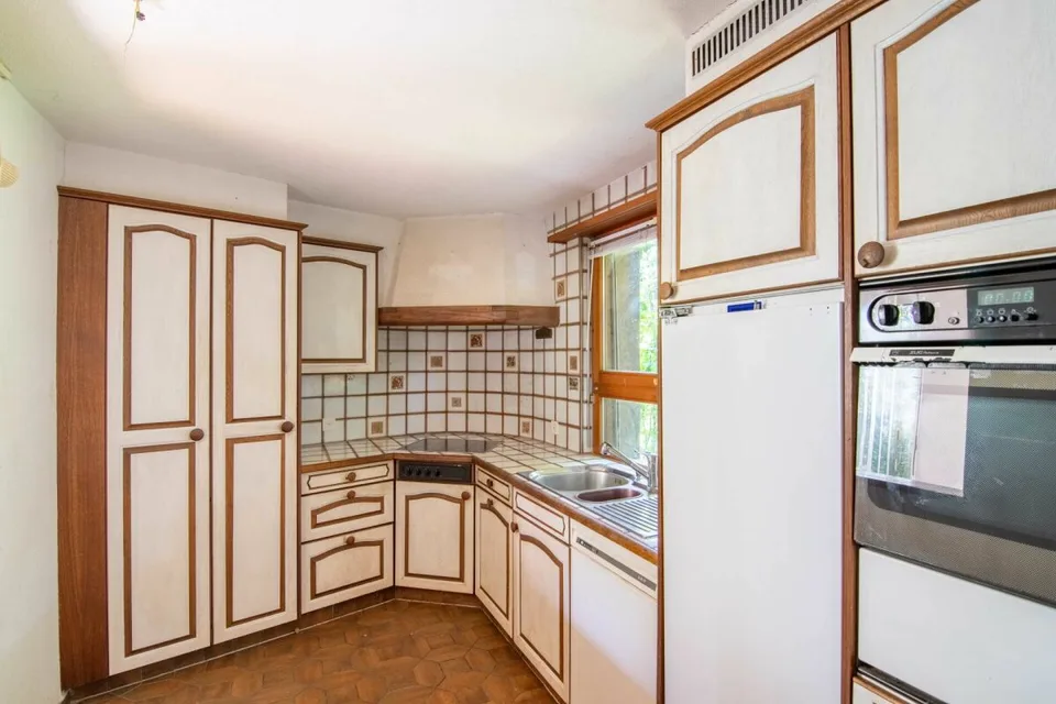 Sanierungsobjekt mit grossem Neu- oder Umbaupotenzial: 5.5-Zimmer Einfamilienhaus nur 10 Gehminuten vom Bielersee! – Foto 6 von 11
